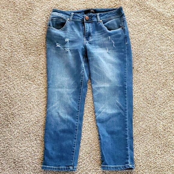 1822 denim blue jeans. Size 6. Distressed. Straight leg. Good condition. - Picture 1 of 11